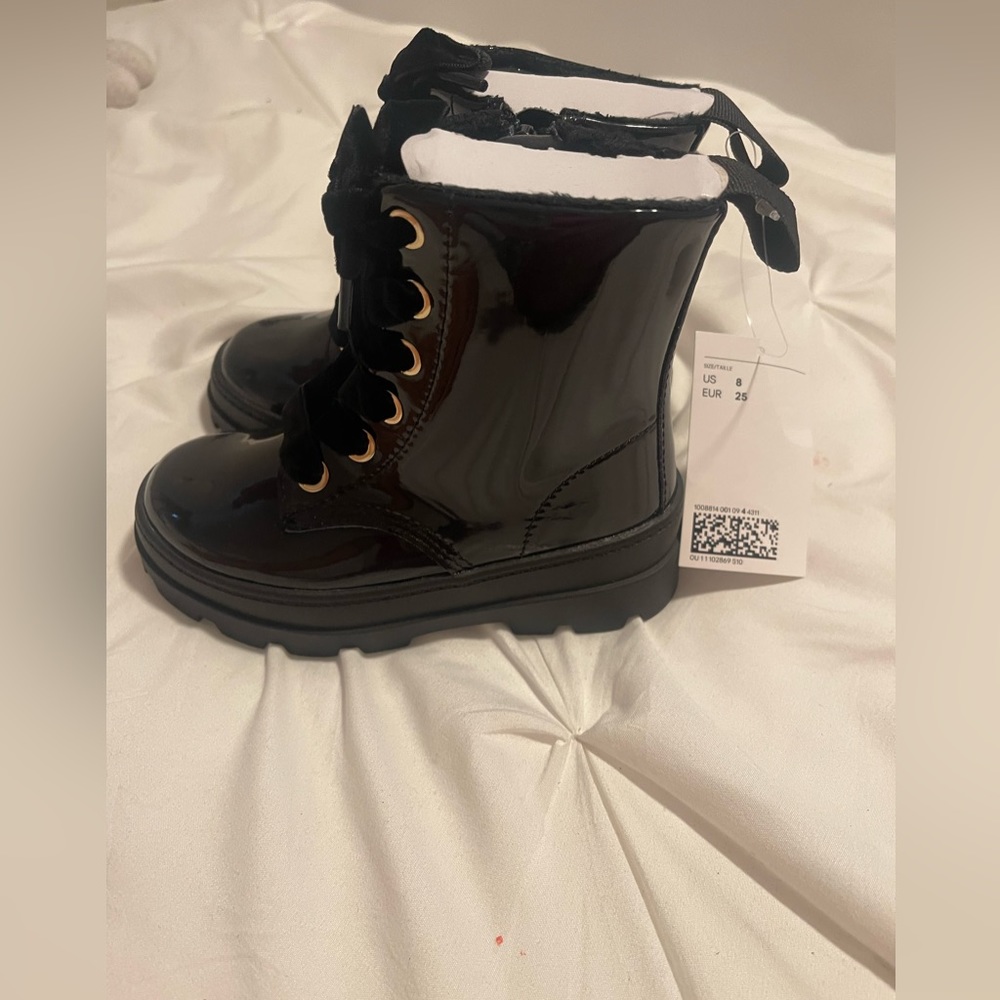 H&M toddler girl boots. Brand new with tags. Toddler size 8